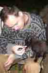 zobe mu z ruky